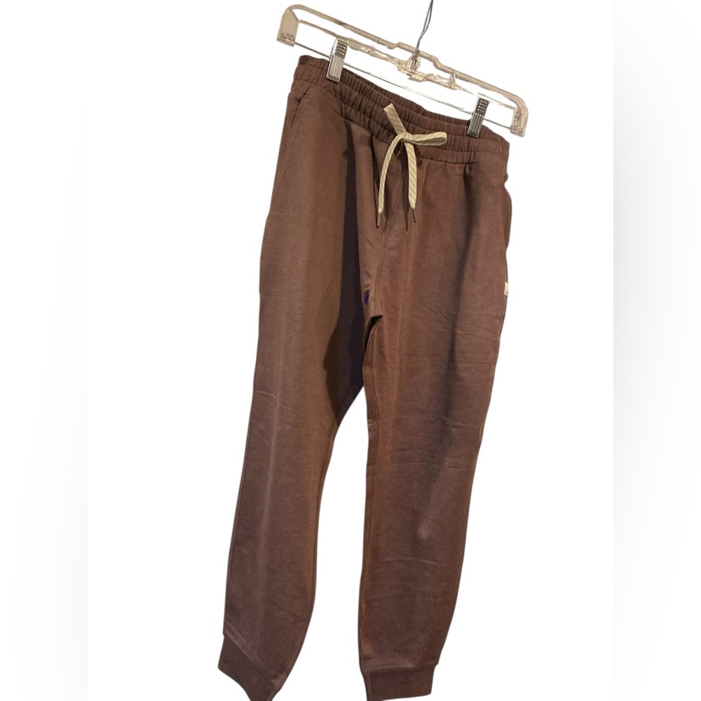 11. NWT Vuori performance joggers FOSSIL HEATHER Size XS